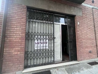 Foto Negozio in Via Roma 8/A, Quattro Castella Centro di 29 m² con 1 locali