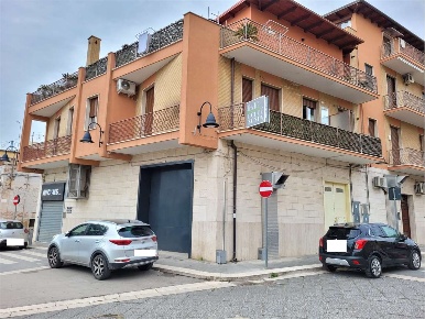 Foto Negozio in VIA SAN LEONARDO 130, Cerignola Centro di 120 m² in vendita