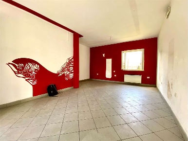 Foto Negozio in Via del marginone 1, Capannori di 70 m² con 2 locali