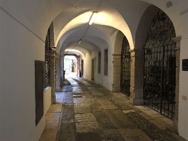 Foto Magazzino a Rovereto di 100 m² con 2 locali in vendita