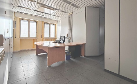 Foto Ufficio in Via Montegrappa, Lucca San Concordio di 98 m² con 4 locali