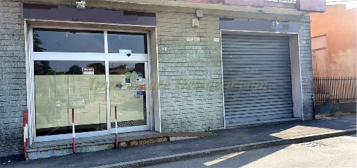 Foto Negozio a Varallo Pombia di 190 m² con 3 locali in vendita