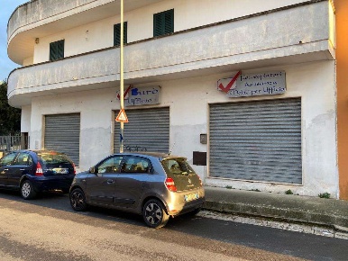 Foto Negozio a Carmiano di 427 m² con 4 locali in vendita