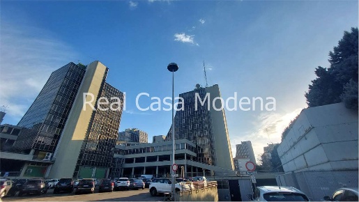 Foto Ufficio in Via Cagliostro, Modena San Faustino di 625 m² con 18 locali