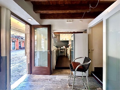 Foto Attività commerciale in Campo San Tomà, Venezia San Polo di 35 m²