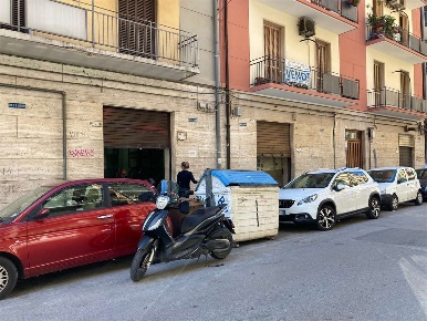 Foto Negozio in Via F. Lattanzio, Bari San Pasquale di 93 m² con 1 locali