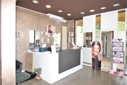 Foto Attività commerciale in Via Bottego  2, Lissone di 200 m² in vendita