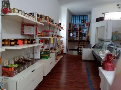 Foto Negozio a Alessandria di 100 m² con 2 locali in vendita