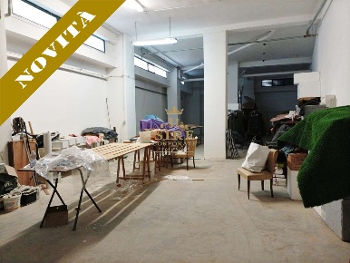 Foto Magazzino in Corso Don Luigi Sturzo, Trani di 205 m² con 1 locali