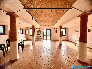 Foto Ufficio in Viale Repubblica, Correggio Centro di 96 m² con 1 locali