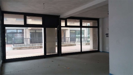 Foto Negozio in via filippo longo, Magione Centro di 160 m² con 1 locali