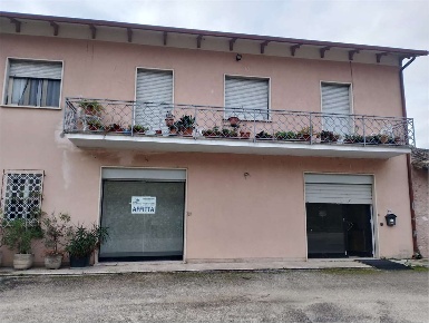 Foto Negozio a Trevi di 60 m² con 1 locali in affitto