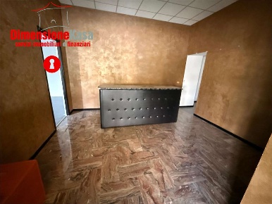 Foto Negozio in via San Paolo bel Sito, Nola Centro di 60 m² con 2 locali