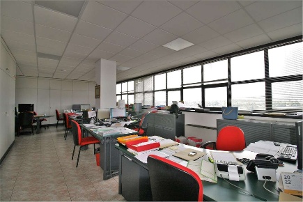 Foto Ufficio a Reggio nell'Emilia di 203 m² con 7 locali in vendita