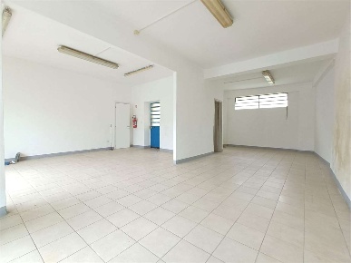 Foto Negozio in Viale Giacomo Puccini, Lucca Sant'Anna di 60 m² in vendita