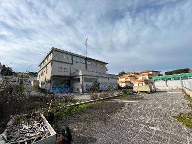 Foto Ufficio a Ancona di 2400 m² con 10 locali in vendita
