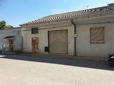 Foto Negozio in Via Vincenzo Ranieri 19, Santeramo in Colle di 110 m²