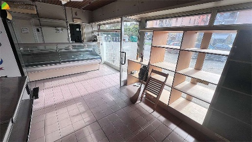 Foto Negozio a Sassuolo di 50 m² con 2 locali in vendita