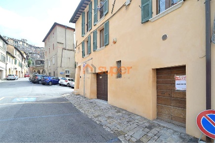 Foto Magazzino in Via Appia, Perugia Centro Storico di 25 m² con 1 locali