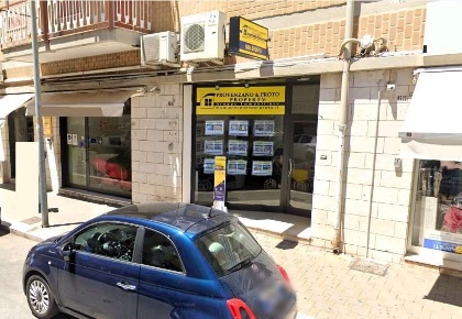 Foto Negozio in Via Cappuccini 68C, Brindisi Cappuccini di 70 m² in vendita