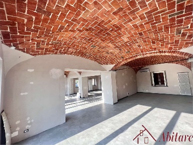 Foto Negozio a Alba di 150 m² con 3 locali in vendita