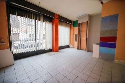 Foto Negozio in via garibaldi 11, Montanaro di 145 m² con 4 locali