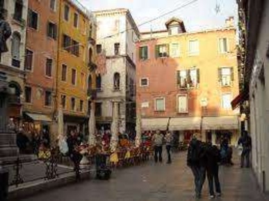 Foto Negozio in campo san lio, Venezia di 60 m² con 5 locali in affitto