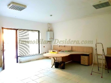 Foto Negozio a Castelletto sopra Ticino di 50 m² con 1 locali in vendita