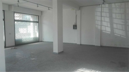 Foto Negozio a Selargius di 120 m² con 1 locali in vendita