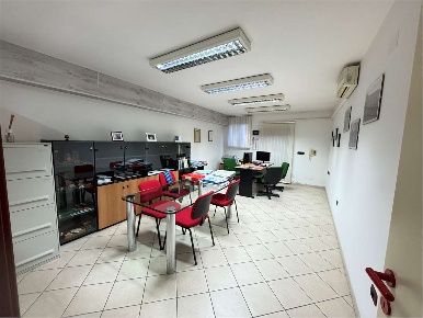 Foto Ufficio a Gonnesa di 127 m² con 4 locali in vendita