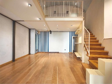 Foto Negozio a Lucca di 51 m² con 2 locali in affitto