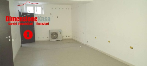 Foto Ufficio in via Fonseca, Nola Centro di 115 m² con 3 locali in vendita