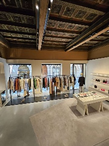 Foto Negozio in Via De' Musei 6B, Bologna Centro Storico di 470 m²