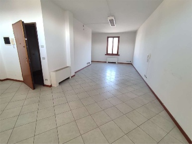 Foto Ufficio in via Lodi, Canonica d'Adda Centro di 65 m² con 1 locali