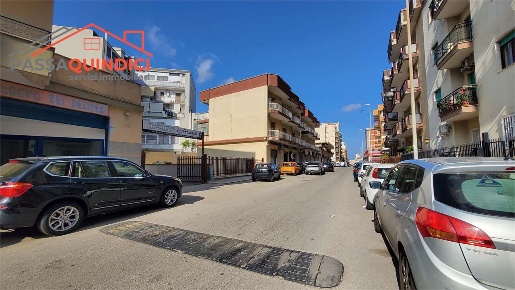 Foto Magazzino in Via Kennedy 80, Triggiano di 60 m² con 1 locali
