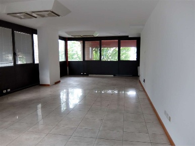 Foto Ufficio in via Zanusso 3, Oderzo Centro di 110 m² con 1 locali