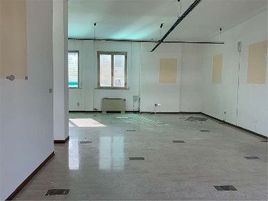 Foto Ufficio a Osimo di 100 m² con 3 locali in affitto