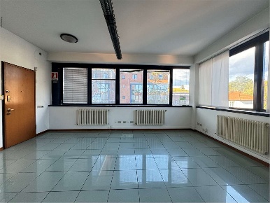 Foto Ufficio in Via Garibaldi  81, Fino Mornasco Centro di 74 m² in affitto