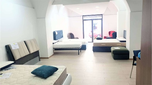 Foto Negozio in Corso italia 85, Giarre Centro di 300 m² con 2 locali