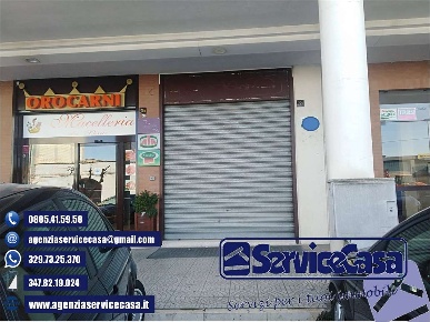 Foto Negozio in VIA USA, Cerignola Centro di 60 m² con 2 locali in vendita