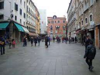 Foto Negozio in piazza San Marco, Venezia San Marco di 29 m² con 4 locali