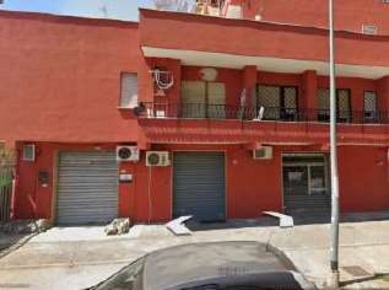 Foto Negozio in Viale Manzoni 12, Pomezia Pomezia Centro di 89 m²