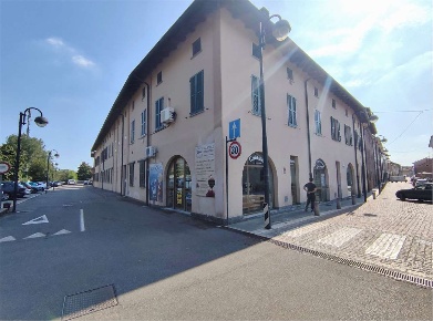 Foto Negozio a Solaro di 60 m² con 1 locali in affitto