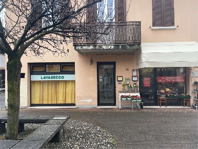 Foto Negozio a Capiago Intimiano di 60 m² con 2 locali in vendita