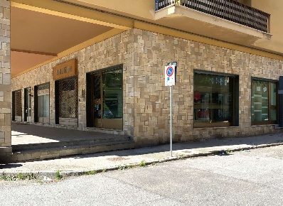 Foto Negozio in Piazza Centenario 7, Villar Perosa di 40 m² con 1 locali