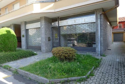 Foto Negozio in via realini, Gravellona Toce Centro di 90 m² con 2 locali