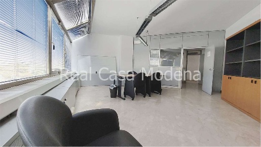 Foto Ufficio in Via Cagliostro, Modena San Faustino di 230 m² con 4 locali