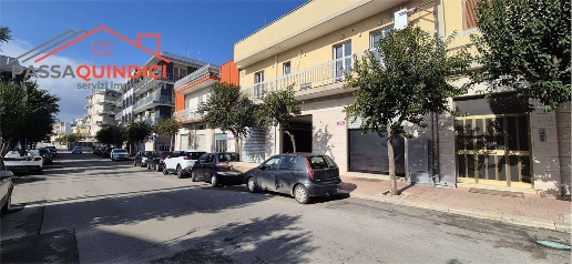 Foto Negozio in Via De Gasperi  54 a, Triggiano di 200 m² con 1 locali