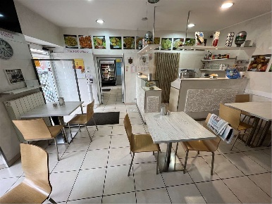 Foto Attività commerciale a Pinerolo di 100 m² con 2 locali in vendita