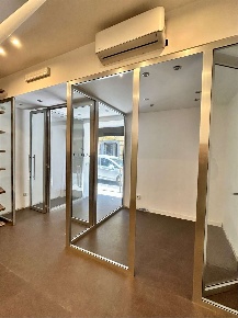 Foto Negozio in VIA CIRCUMVALLAZIONE 23, Torre del Greco di 60 m²